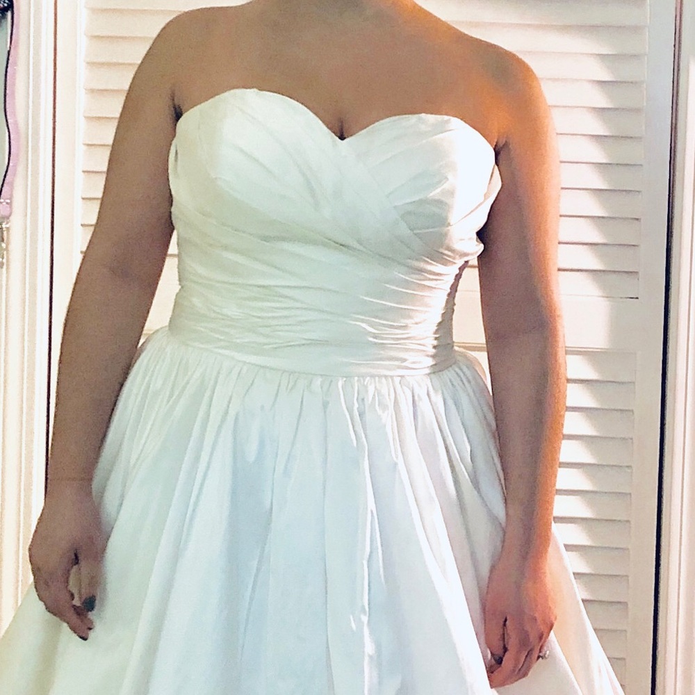 New, unaltered silk wedding gown. Lu. Raquel - Picture 8 of 8